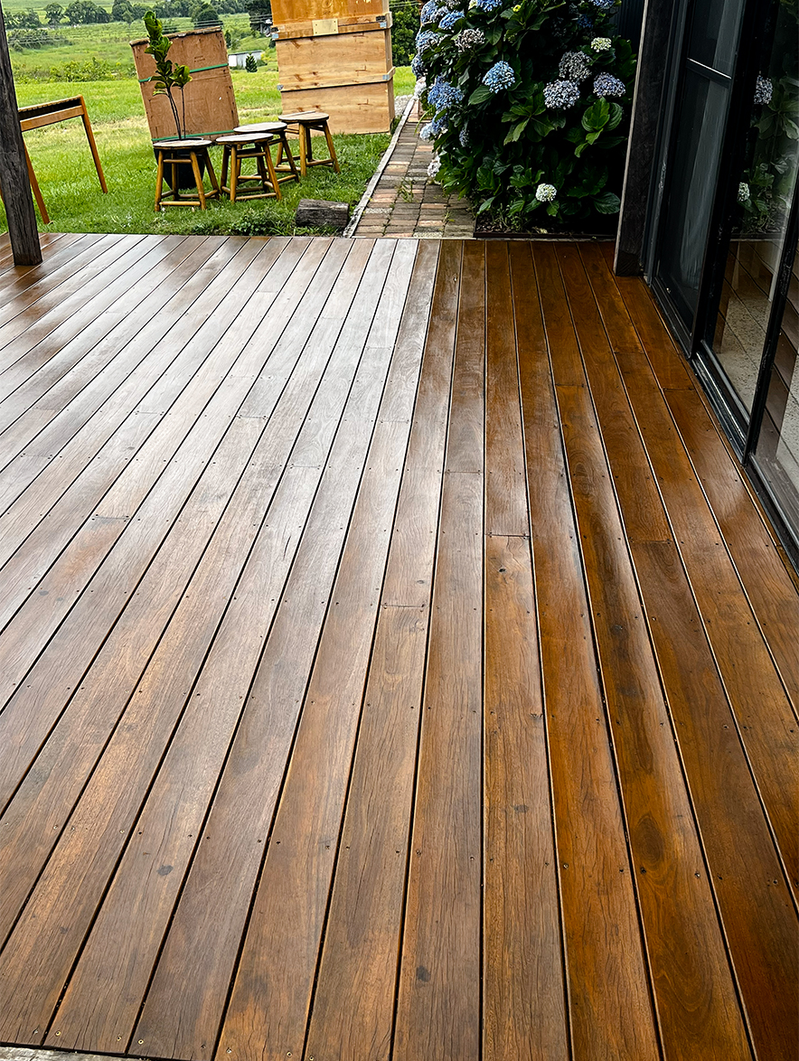 professional deck painting in Byron Bay